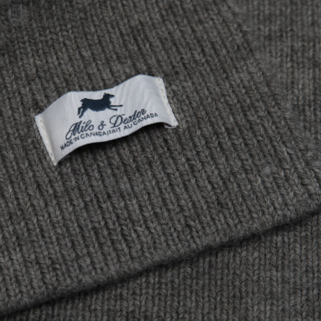 Milo & Dexter Label Close-up - Dark Grey
